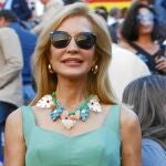 Carmen, durante la Feria de San Isidro, con collar de pedrería
