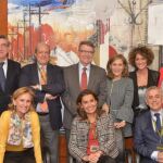 De izquierda a derecha, de pie, David Gistau, periodista y escritor, Antonio San José, moderador del acto, el catedrático de periodismo y presidente de The Family Watch, Javier Fernández del Moral, el exministro Jordi Sevilla, la directora general de The Family Watch, María José Olesti, la periodista y coach, Ana García Lozano, la actriz Marta Hazas y el productor José María Irisarri. Sentados, la profesora de educación física, Mariola Fornés, la directora general adjunta de Comunicación de Bankia, Amalia Blanco, y el Jefe de los servicios médicos del Club Atlético de Madrid, el Dr. José María Villalón