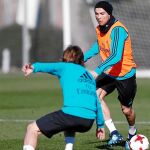 Cristiano Ronaldo, con Modric, en el entrenamiento de ayer del Real Madrid en Valdebebas
