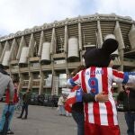 Ambiente de gala en los alrededores del Bernabéu