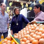 La consejera de Agricultura y Ganadería, Milagros Marcos, visita el expositor de Tierra de Sabor en «Fruit Attraction»