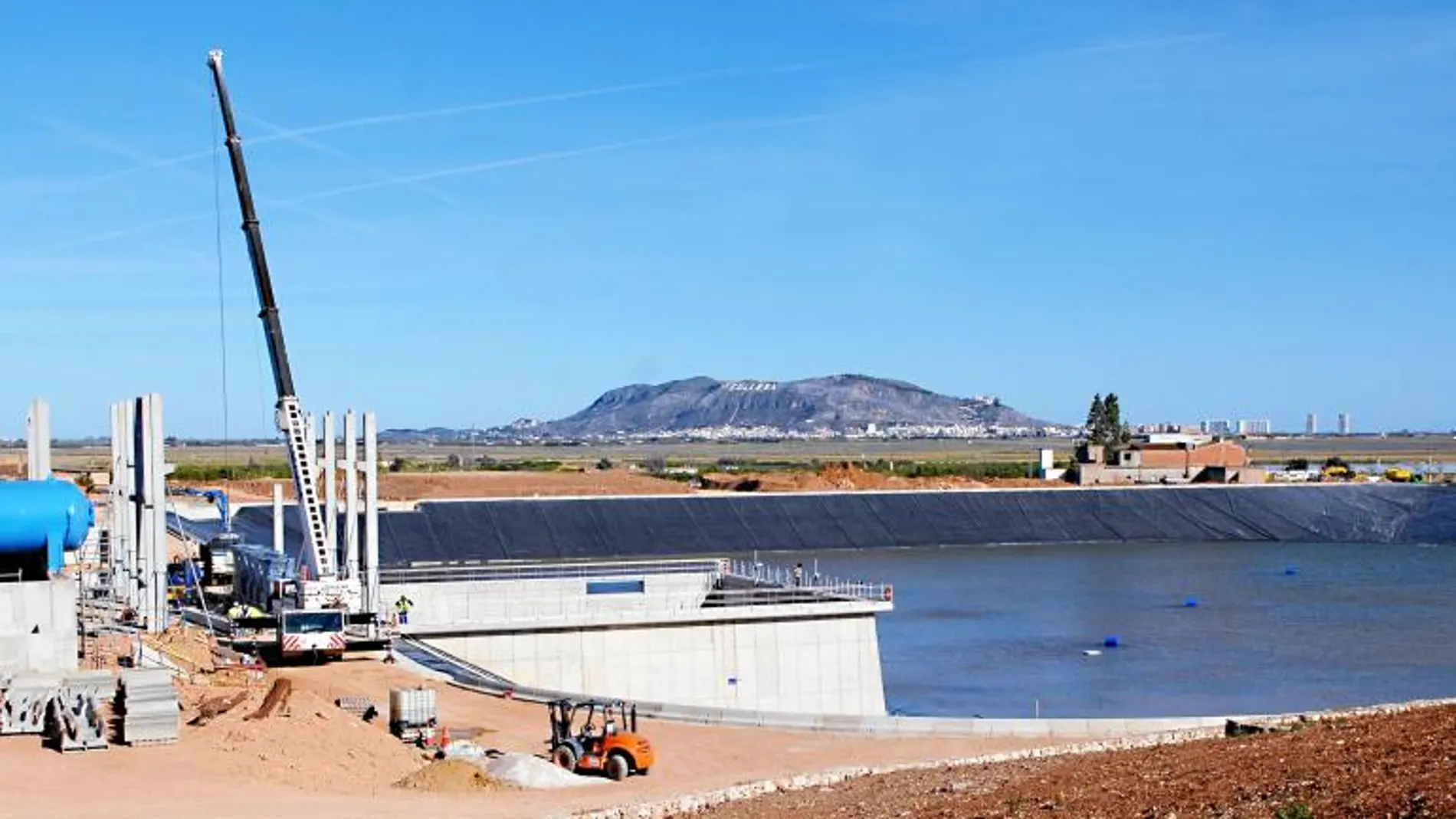 La Confederación Hidrográfica del Júcar autoriza el trasvase Júcar-Vinalopó en la población de Cullera.