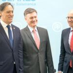 El secretario general del PPCyL, Francisco Vázquez, se reúne con el Comité de Campaña del partido en Salamanca acompañado del presidente provincial, Javier Iglesias, y del alcalde, Carlos García Carbayo