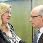 Pilar del Olmo junto a Cristóbal Montoro en la reunión del Consejo de Política Fiscal y Financiera