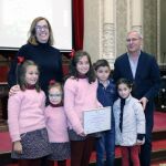 La presidenta de la Diputación de Palencia, Ángeles Armisén, con los ganadores