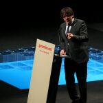 El presidente de la Generalitat, Carles Puigdemont, durante su intervención en el acto político "Garantías para la democracia: Por un referéndum legal, efectivo y vinculante"