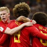 Marouane Fellaini celebra uno de los goles de Bélgica. Efe