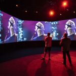 Múltiples pantallas ofrecen una experiencia interactiva