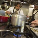 Diego Guerrero, con dos recién estrenadas estrellas Michelin, publica "Irreductible"