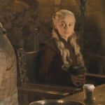 Imagen de Juego de Tronos donde aparece un vaso de Starbucks