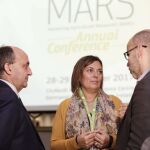 La consejera Milagros Marcos dialoga con los asistentes a su exposición