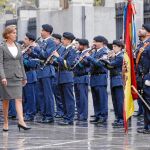 María Dolores de Cospedal pasó ayer revista por primera vez a las tropas en el patio de armas del Ministerio junto al Jemad