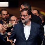El presidente del Gobierno y del Partido Popular, Mariano Rajoy, durante el acto de campaña con motivo de las elecciones catalanas del 21D