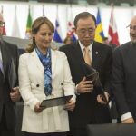 El presidente de la Comisión Europea, Jean-Claude Juncker, la ministra francesa de Ecología, Ségolène Royal, el secretario general de la ONU, Ban Ki-moon, y el presidente del Parlamento Europeo (PE), Martin Schulz