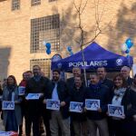El presidente regional del PP estuvo ayer acompañado por diputados regionales, nacionales y distintos miembros de la organización en la campaña informativa que se extenderá en las próximas semanas a todos los municipios de la Región