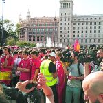 La plaza Cataluña se llenó para ver un partido de la Selección