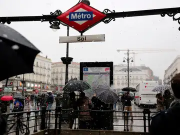 Entrada a la estación de Metro Sol Entrada a la estación de Metro Sol