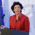 La ministra de Educación y portavoz del Gobierno, Isabel Celaá, en rueda de prensa tras la reunión del Consejo de Ministros. EFE/José Manuel Vidal