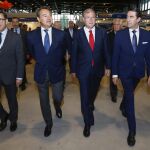 El alcalde de León, Antonio Silván, visita la muestra con el consejero Juan Carlos Suárez-Quiñones, el secretario de Estado de Defensa, Agustín Conde, y el director de UNVEX, Ángel Macho