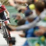 El ciclista madrileño del equipo Trek, Alberto Contador a su llegada a la meta de la decimoséptima etapa de la Vuelta Ciclista a España