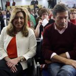 La presidenta de la Junta de Andalucía, Susana Díaz, y el presidente de la gestora, Javier Fernández