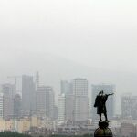 La ciudad de Barcelona, con la estatua de Colón en primer plan