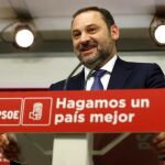 El ministro de Fomento, José Luis Ábalos, durante la rueda de prensa posterior a la reunión de la ejecutiva del PSOE / Efe