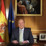 El Monarca pronuncia su mensaje de abdicación desde su despacho en el Palacio de la Zarzuela el 2 de junio de 2014.