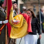 Una mujer jura bandera en Barcelona en un acto celebrado en 2019