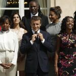 Emmanuel Macron conlos miembros del Consejo Presidencial encargados de las relaciones con África.