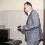 Daniel Alberto Rivera, ex director general de Trabajo, antes de entrar en los juzgados de Sevilla