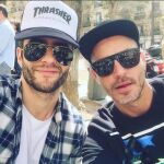 Pelayo Díaz junto a su pareja