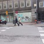 Ángel Garrido, esta mañana, saliendo de la Junta Electoral de Madrid y a punto de subir a una VTC
