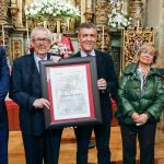 El alcalde de León, Antonio Silván, y el presidente de la Diputación, Juan Martínez Majo, asisten a la entrega de la distinción como Personaje Ilustre de la Semana Santa de León que otorga la Cámara de Comercio a Eduardo de Paz