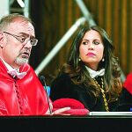 El consejero de Educación, Fernando Rey, con la rectora de la UEMC, Imelda Rodríguez.