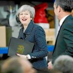 La «premier» Theresa May viajó ayer a Grimby, una localidad pro Brexit del norte de Inglaterra mayoritariamente por el Brexit / Ap