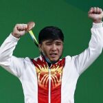 Izzat Artykov tras conseguir la medalla de bronce