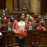 GRA555. BARCELONA, 06/09/2017.- La líder de Ciudadanos en Cataluña Inés Arrimadas antes de su intervención ante la ley del referéndum, esta noche en el Parlament. EFE/Alejandro García