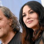 Emir Kusturica, ayer junto a Monica Bellucci en la Mostra de Venecia