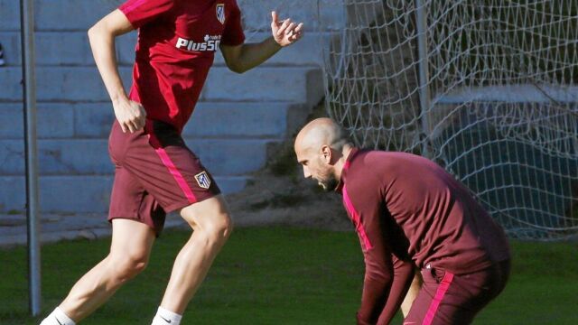 Godín, durante el entrenamiento de ayer en la Ciudad del Fútbol de Las Rozas