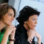 La ministra de Educación y Portavoz, Isabel Celaá y la ministra de Transición Ecológica, Teresa Ribera, en rueda de prensa tras el Consejo de Ministros