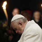 Francisco, durante el Vía Crucis frente al Coliseo de Roma