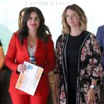 La consejera de Familia e Igualdad de Oportunidades, Alicia García, entrega el distintivo «Óptima» a la rectora de la Universidad Europea Miguel de Cervantes, Imelda Rodríguez Escanciano / Miriam Chacón/Ical