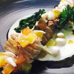 Ventresca de bonito con crema de ajo blanco