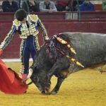 Imagen de López Chaves dando un derechazo