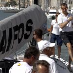 El Rey, a bordo del 'Aifos', en el Club Naútico de Palma