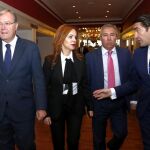 La presidenta de las Cortes autonómicas, Silvia Clemente, asiste a la jornada ‘Retos de la Democracia en el siglo XXI desde la Cuna del Parlamentarismo’. Junto a ella (IaD) el presidente de la Diputación, Juan Martínez Majo; el alcalde de León, Antonio Silván; el director del Diario de León, Joaquín Sánchez Torné y el consejero de Fomento, Juan Carlos Suárez-Quiñones