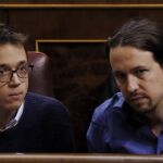 Los diputados de Unidos-Podemos Pablo Iglesias (d) e Íñigo Errejón (i)