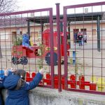 El menor, de 12 años, que denunció un intento de secuestro este martes a las puertas del colegio Europa de Pinto logró zafarse de un hombre que le agarró y le amenazó: «Si chillas, te mato». Su padre le encontró escondido entre unos arbustos
