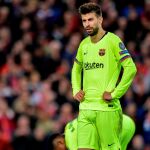 Piqué, durante el partido contra el Liverpool en Anfield / Efe